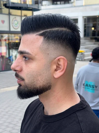 Pompadour Fade mit Vollbart bei Haarstudio No. 8
